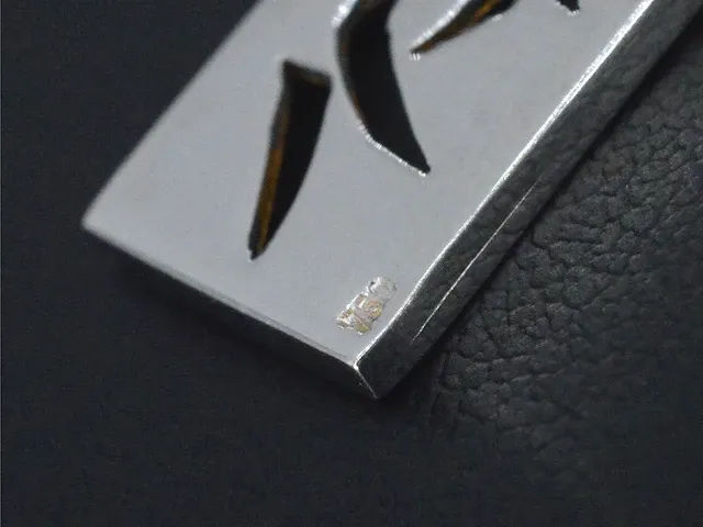 Gouden hanger met een briljant geslepen diamant - afbeelding 8 van  8