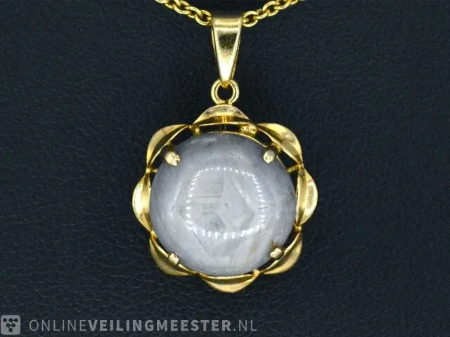Gouden hanger met een edelsteen - afbeelding 1 van  9