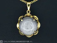 Gouden hanger met een edelsteen - afbeelding 1 van  9