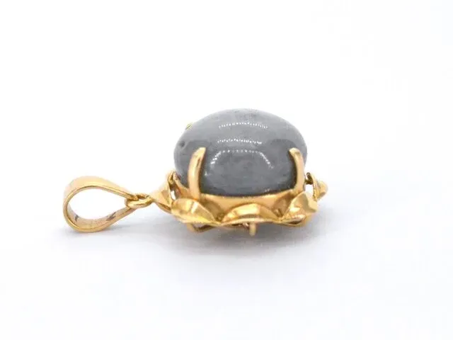 Gouden hanger met een edelsteen - afbeelding 8 van  9