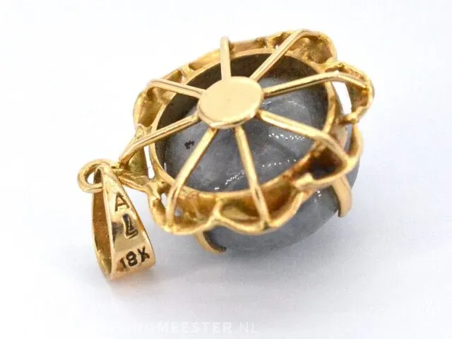 Gouden hanger met een edelsteen - afbeelding 9 van  9