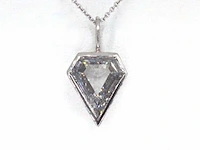 Gouden hanger met een uniek geslepen diamant, excl. ketting - afbeelding 1 van  10