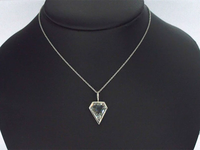 Gouden hanger met een uniek geslepen diamant, excl. ketting - afbeelding 3 van  10