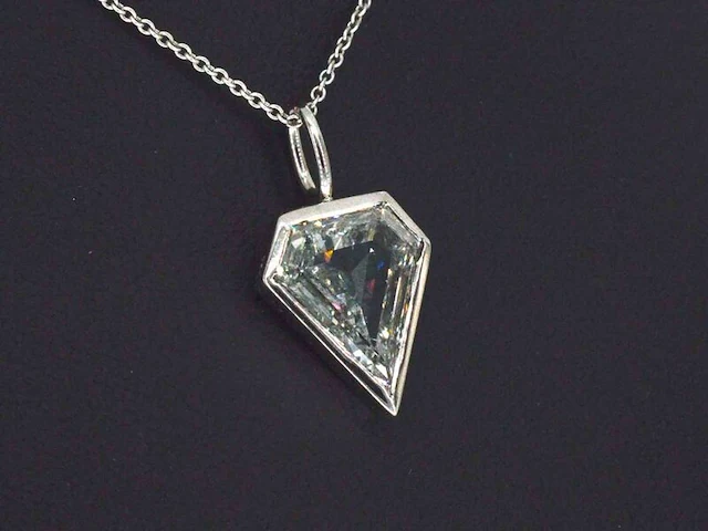 Gouden hanger met een uniek geslepen diamant, excl. ketting - afbeelding 5 van  10