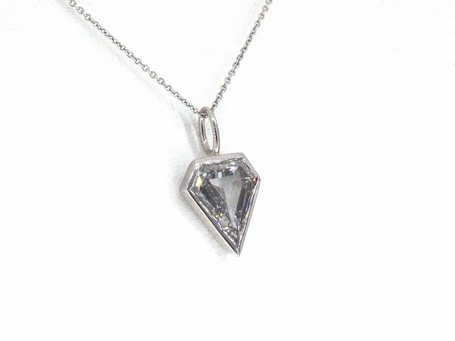 Gouden hanger met een uniek geslepen diamant, excl. ketting - afbeelding 6 van  10