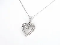 Gouden hart hanger met een diamant - afbeelding 4 van  9
