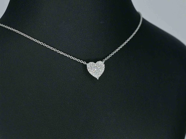 Gouden hartvormige hanger en collier vol met diamanten - afbeelding 6 van  11