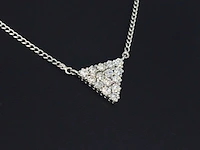 Gouden ketting met diamanten in triangel vorm - afbeelding 1 van  8