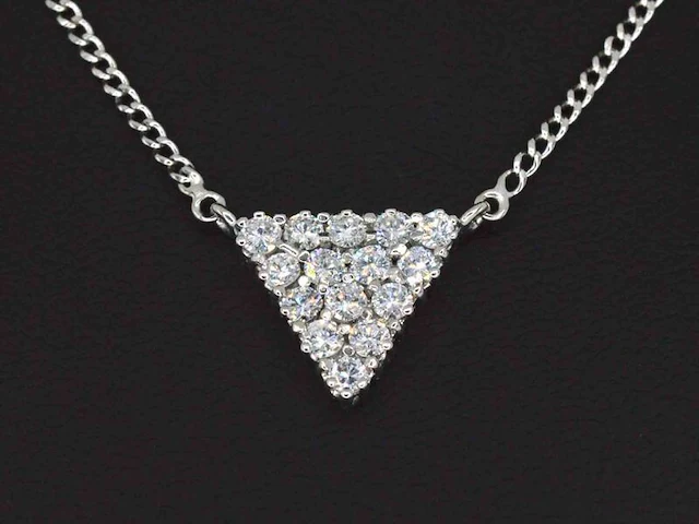 Gouden ketting met diamanten in triangel vorm - afbeelding 2 van  8