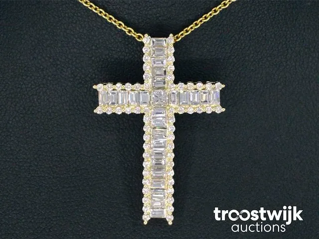 Gouden kruis hanger met schitterende diamanten gezet - afbeelding 1 van  7