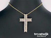 Gouden kruis hanger met schitterende diamanten gezet - afbeelding 2 van  7