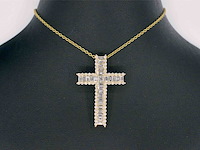 Gouden kruis hanger met schitterende diamanten gezet - afbeelding 2 van  9
