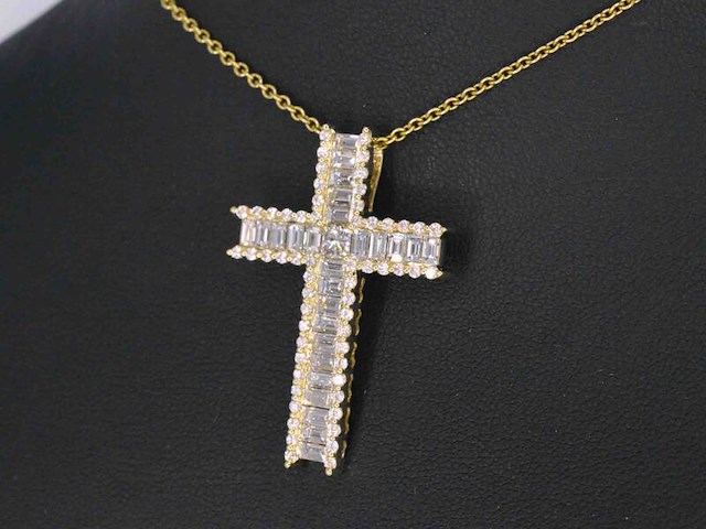 Gouden kruis hanger met schitterende diamanten gezet - afbeelding 3 van  9
