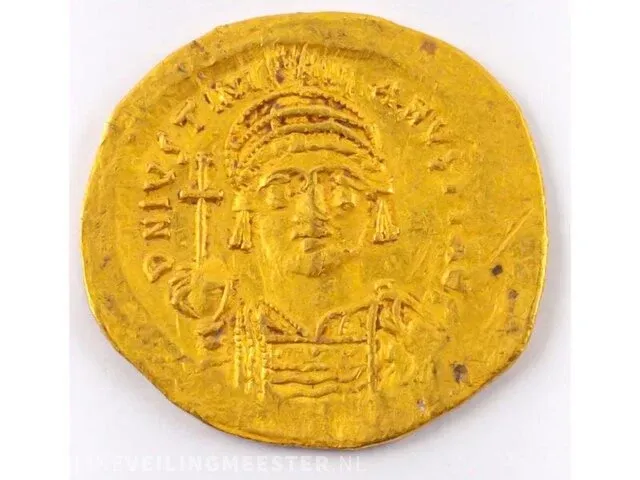 Gouden munt justinianus i 527-565 na chr. - afbeelding 1 van  2