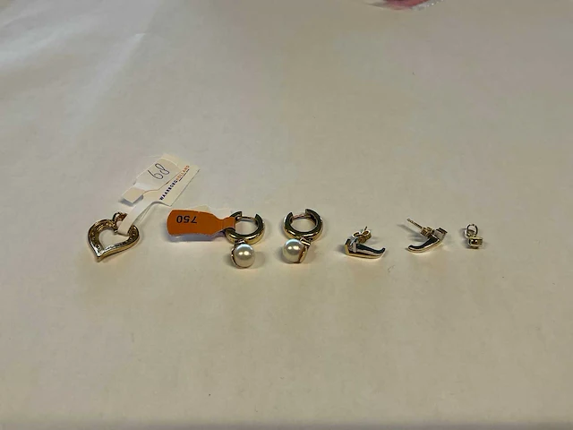 Gouden oorbel (4x) - afbeelding 1 van  2