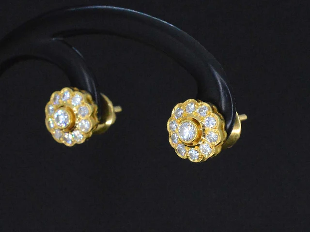 Gouden oorbellen diamant - afbeelding 2 van  6