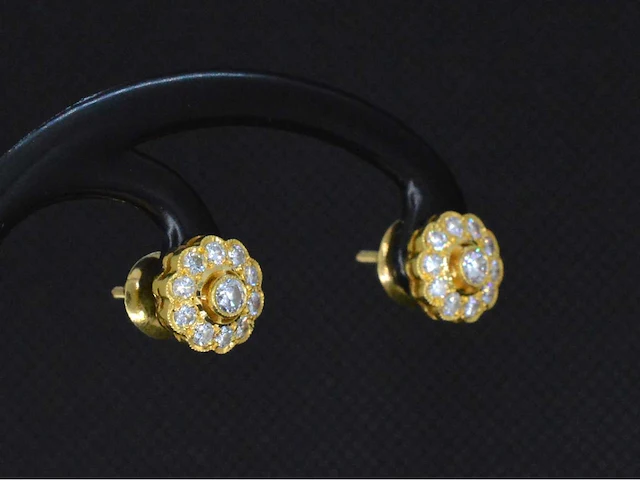 Gouden oorbellen diamant - afbeelding 4 van  6
