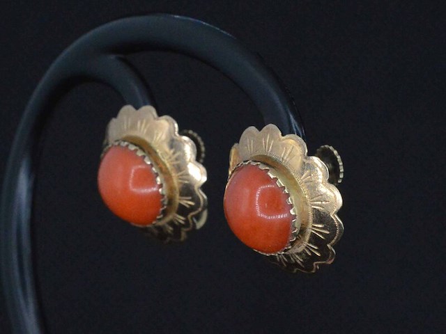 Gouden oorbellen met bloedkoraal - afbeelding 3 van  6