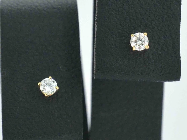 Gouden oorbellen met diamant - afbeelding 1 van  11