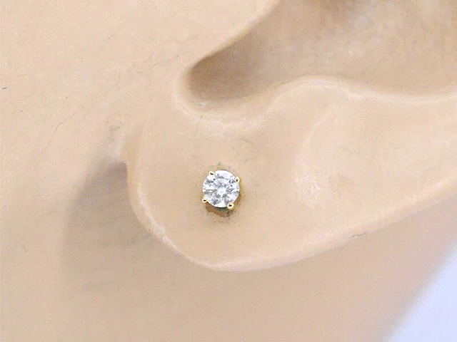 Gouden oorbellen met diamant - afbeelding 2 van  11