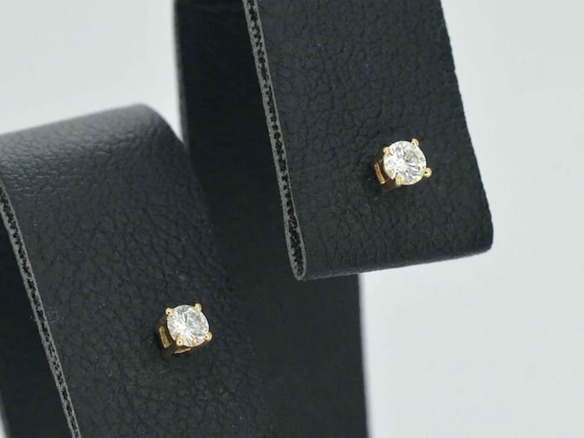 Gouden oorbellen met diamant - afbeelding 4 van  11
