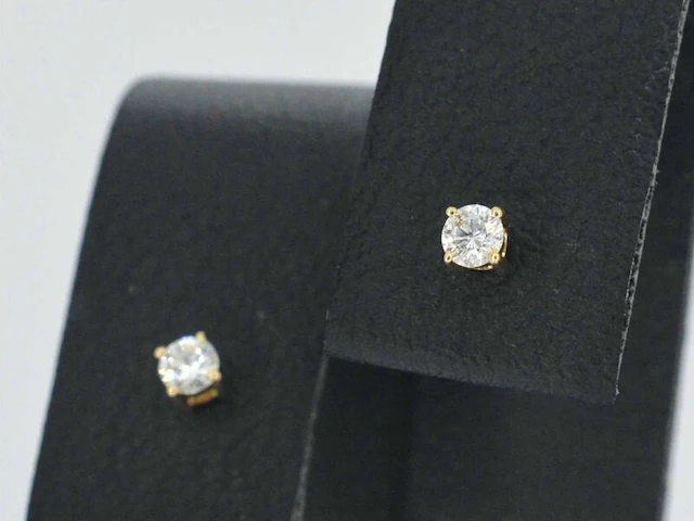 Gouden oorbellen met diamant - afbeelding 5 van  11