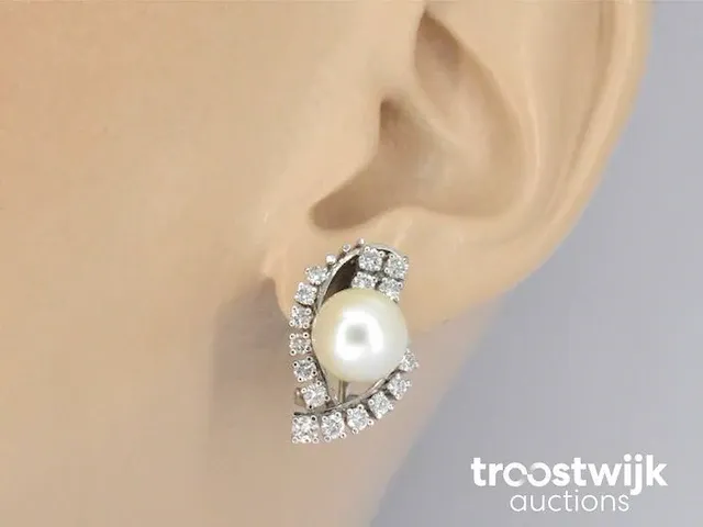 Gouden oorbellen met diamanten en parels - afbeelding 2 van  8