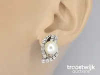 Gouden oorbellen met diamanten en parels - afbeelding 2 van  8