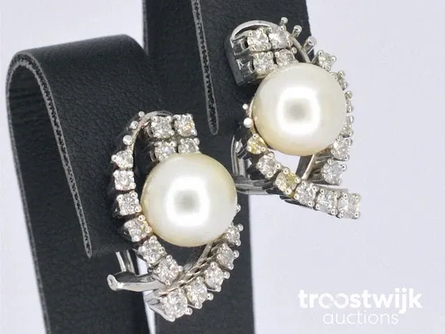 Gouden oorbellen met diamanten en parels - afbeelding 4 van  8