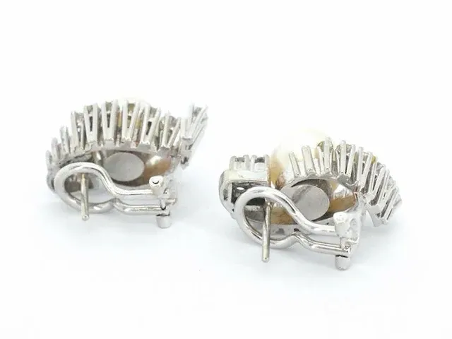 Gouden oorbellen met diamanten en parels - afbeelding 5 van  8