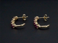 Gouden oorbellen met diamanten en robijn - afbeelding 5 van  9