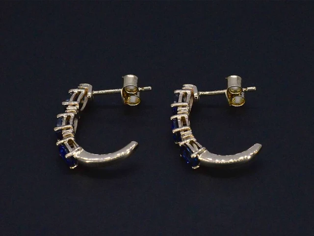 Gouden oorbellen met diamanten en saffier - afbeelding 6 van  10