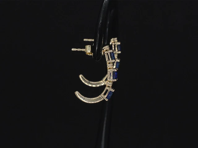 Gouden oorbellen met diamanten en saffier - afbeelding 8 van  10
