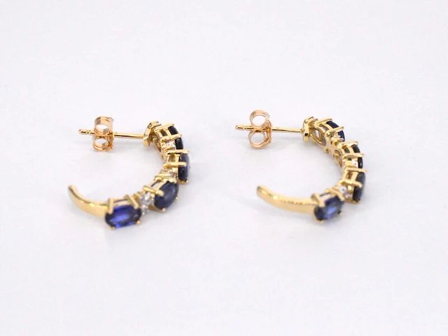 Gouden oorbellen met diamanten en saffier - afbeelding 6 van  9