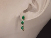 Gouden oorbellen met diamanten en smaragd - afbeelding 2 van  9