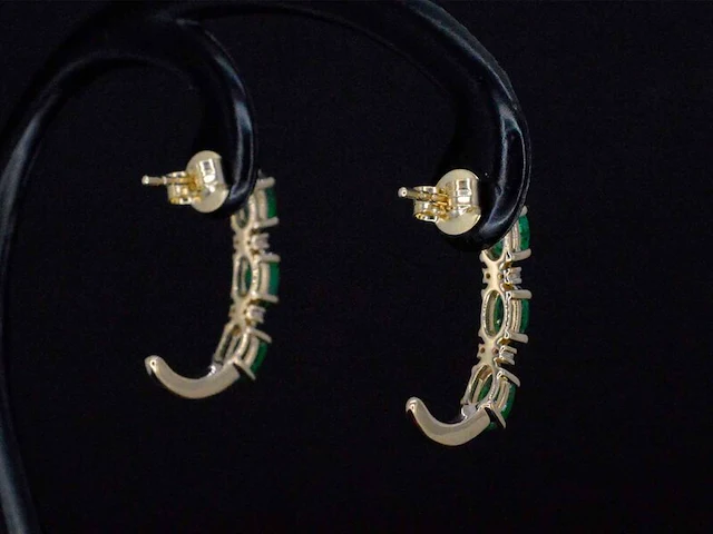 Gouden oorbellen met diamanten en smaragd - afbeelding 4 van  9