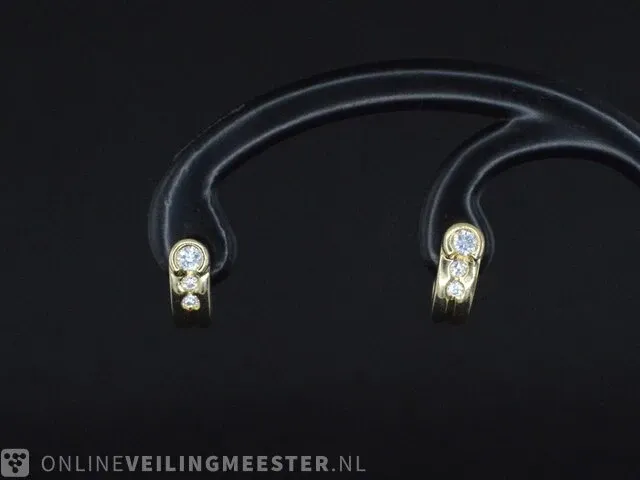 Gouden oorbellen met diamanten - afbeelding 1 van  8