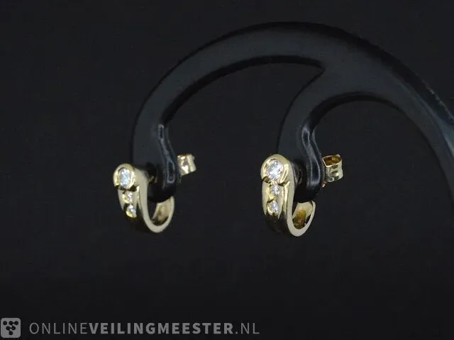 Gouden oorbellen met diamanten - afbeelding 2 van  8