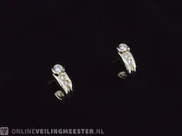 Gouden oorbellen met diamanten - afbeelding 5 van  8