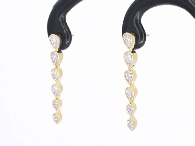 Gouden oorbellen met diamanten - afbeelding 4 van  10