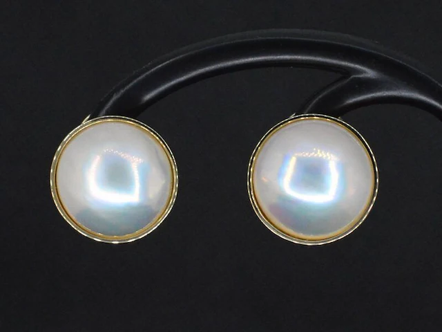 Gouden oorbellen met echte blister parels - afbeelding 1 van  6