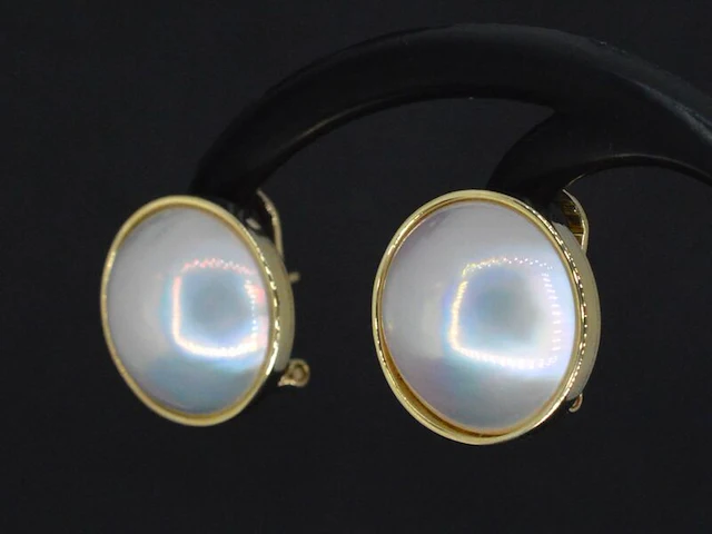 Gouden oorbellen met echte blister parels - afbeelding 2 van  6