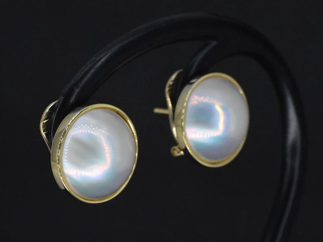 Gouden oorbellen met echte blister parels - afbeelding 3 van  6
