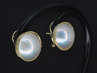Gouden oorbellen met echte blister parels - afbeelding 3 van  6