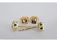 Gouden oorbellen met een briljant geslepen diamant in hartvorm - afbeelding 5 van  6