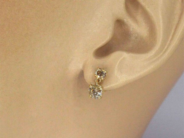 Gouden oorbellen met vier natuurlijke diamanten 1.60 carat - afbeelding 4 van  11