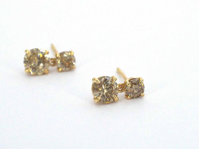 Gouden oorbellen met vier natuurlijke diamanten 1.60 carat - afbeelding 10 van  11