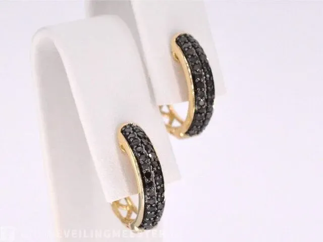 Gouden oorbellen met zwarte diamant - afbeelding 6 van  10