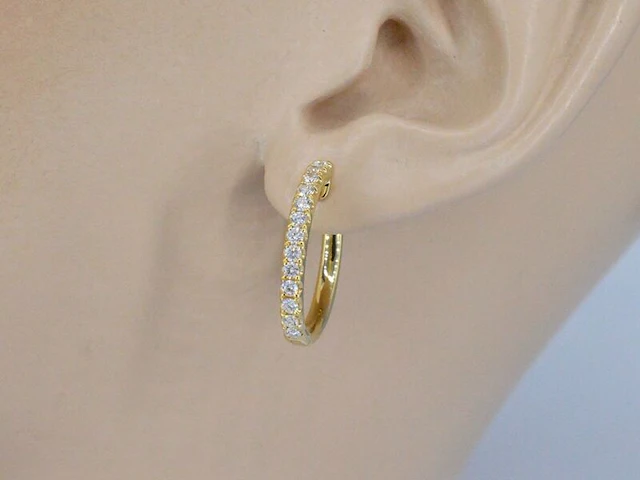 Gouden oorhangers met 26 diamanten - afbeelding 3 van  10