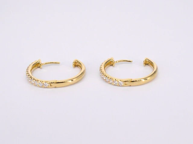 Gouden oorhangers met 26 diamanten - afbeelding 6 van  10